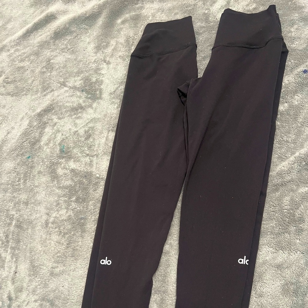 Alo leggings they have a 24” inch inseam they are preloved.🥰